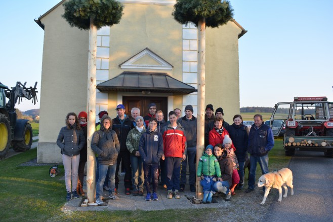 Gruppenfoto Maibaumaufstellen Dreifaltigkaitskapelle Eisenbergeramt 2017